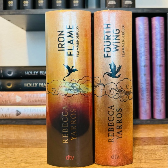 First Edition, First Printing IRON FLAME - GERMAN EDITION by Rebecca Yarros - Picture 3 of 8